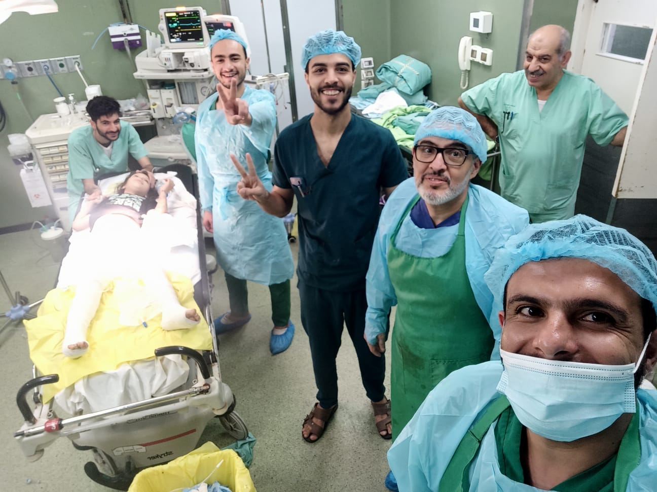 Médico anglo-palestino cria fundação no Líbano para tratar crianças feridas em Gaza