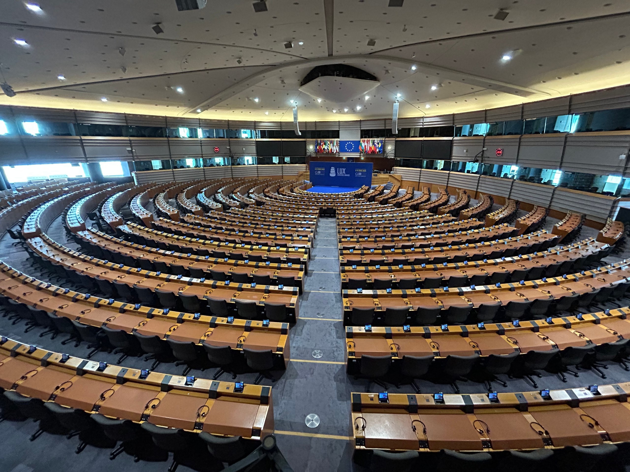 Eleições do Parlamento Europeu começam em meio ao crescimento da extrema direita