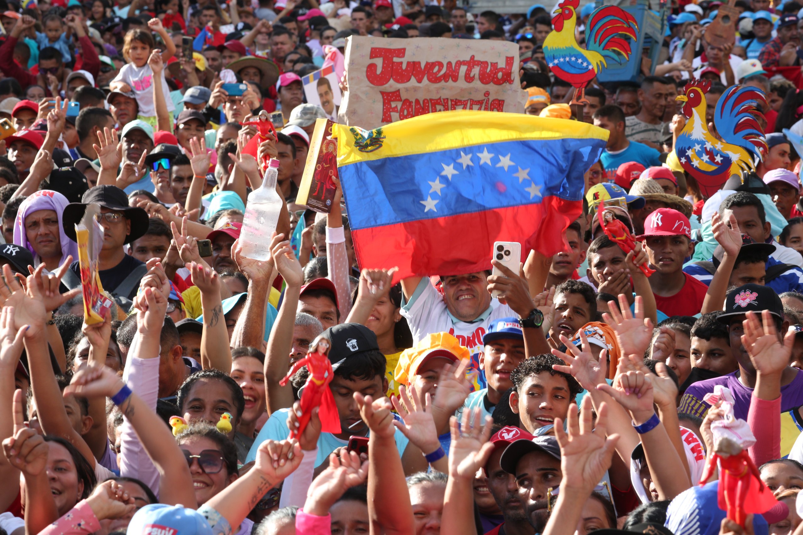 ‘Oposição venezuelana tenta criar clima de fraude em processo eleitoral pacífico’, afirma cientista político