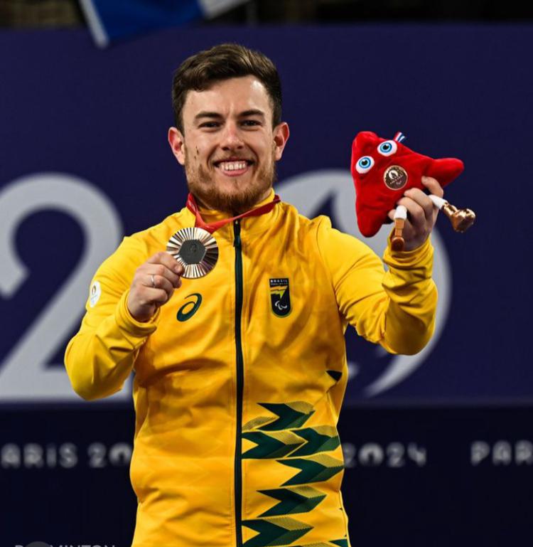 Vitor Tavares ganha bronze e traz medalha inédita para Badminton no Brasil