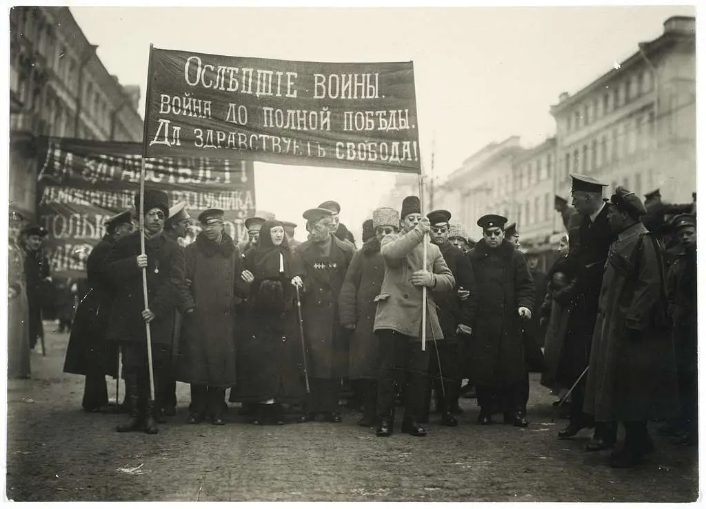 Cena da revolução russa de 1917. "Estamos sempre em conjunturas, mas elas não explicam, em si mesmas, o que virá. Sem realismo revolucionário não é possível decidir quando é a hora de recuar ou avançar." (Foto: Domínio Público)