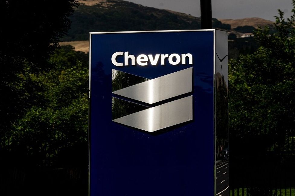 EUA autorizam Chevron a reiniciar extração de petróleo na Venezuela, afirma jornal