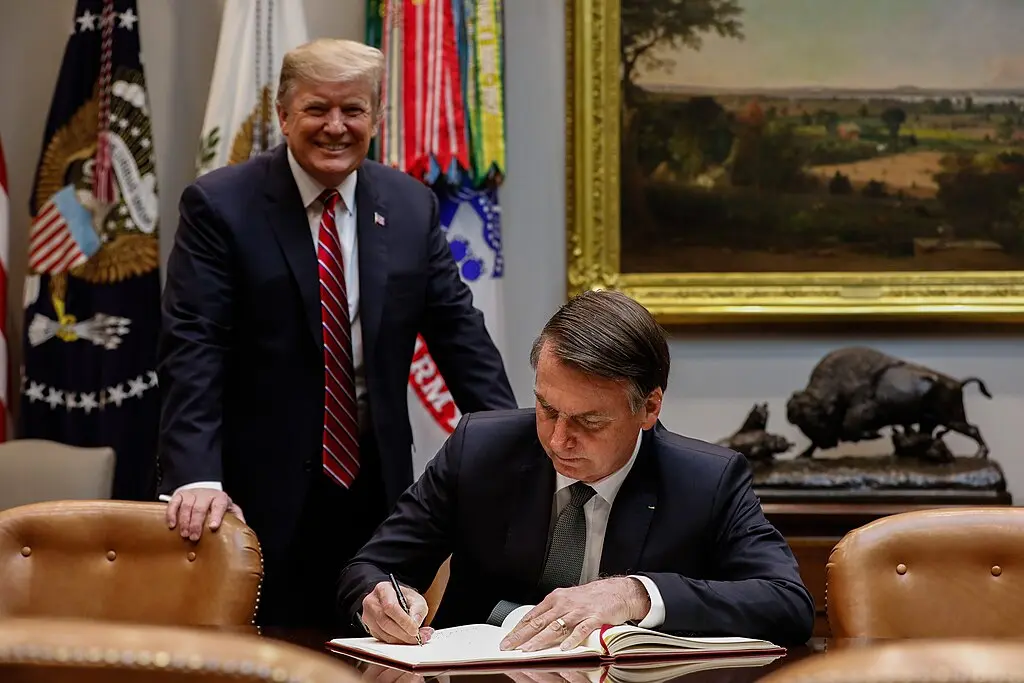 Enquanto Brasil se une, família Bolsonaro e seus ventríloquos trabalham por Trump e contra o País