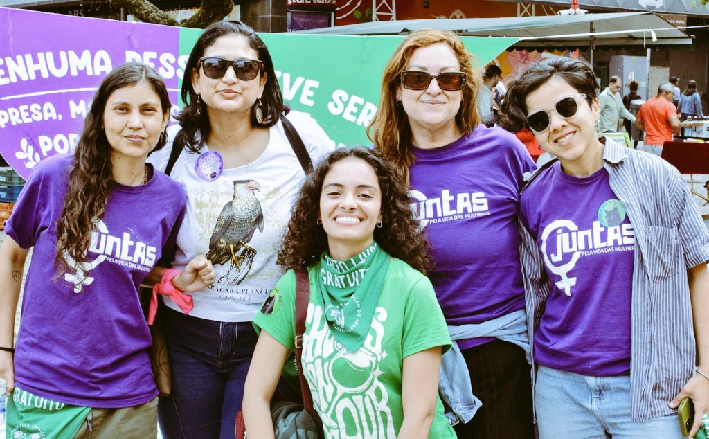 Mulheres da América Latina vão às ruas em defesa do aborto legal