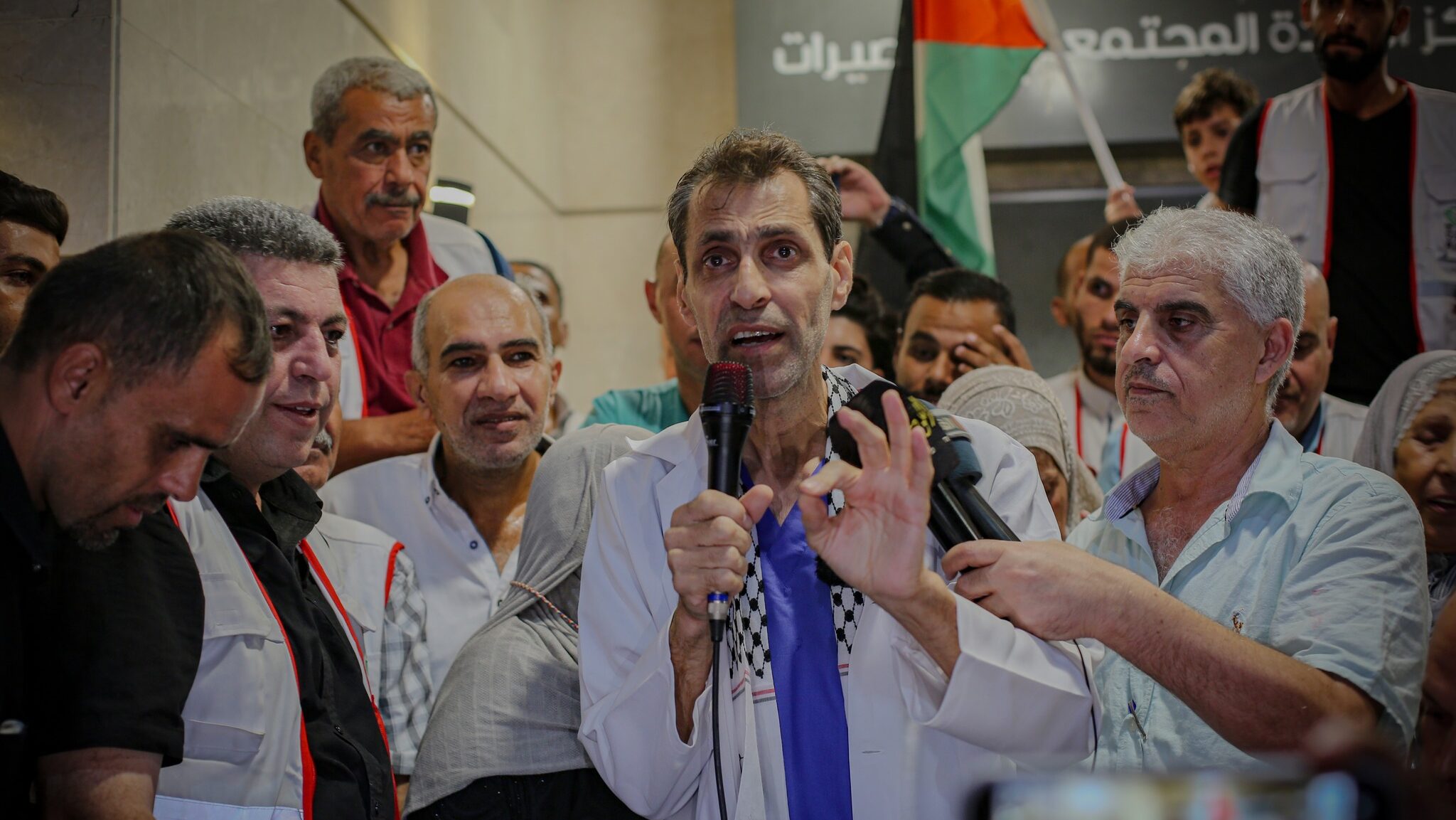 Médico de hospital em Gaza é libertado por Israel após 665 dias de prisão ilegal