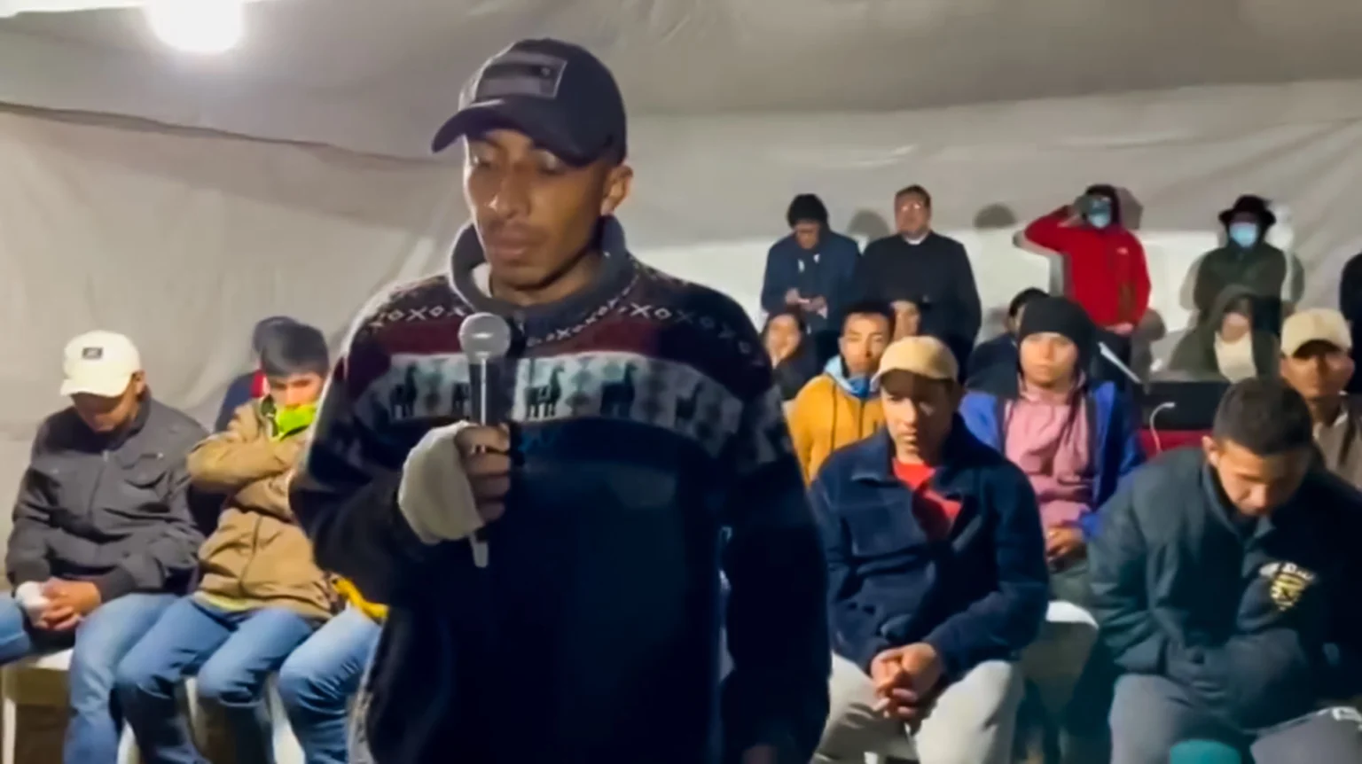 'Não queremos lutar contra o povo, porque todos somos pessoas', afirmou o soldado da reserva