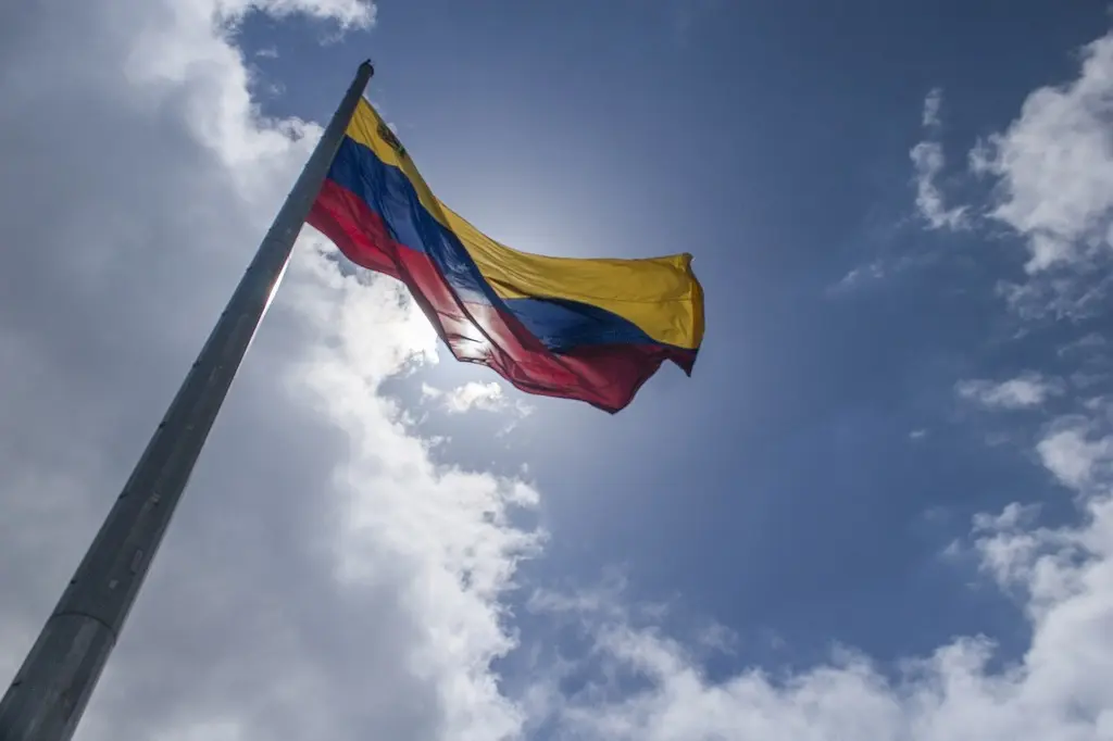 A América Latina só será livre na medida em que recuperarmos a capacidade coletiva de decidir, sem tutelas e sem chantagens. Defender a Venezuela significa, antes de tudo, defender o direito desse povo de escolher seus caminhos, de corrigir seus erros e de construir alternativas desde dentro. (Foto: Pixabay)