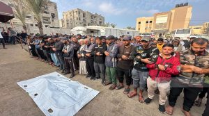 Cortejo fúnebre e despedida para dois mártires em Khan Younis, sul da Faixa de Gaza