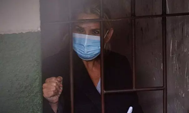 Jeanine Áñez deixa prisão na Bolívia cinco anos após golpe de Estado
