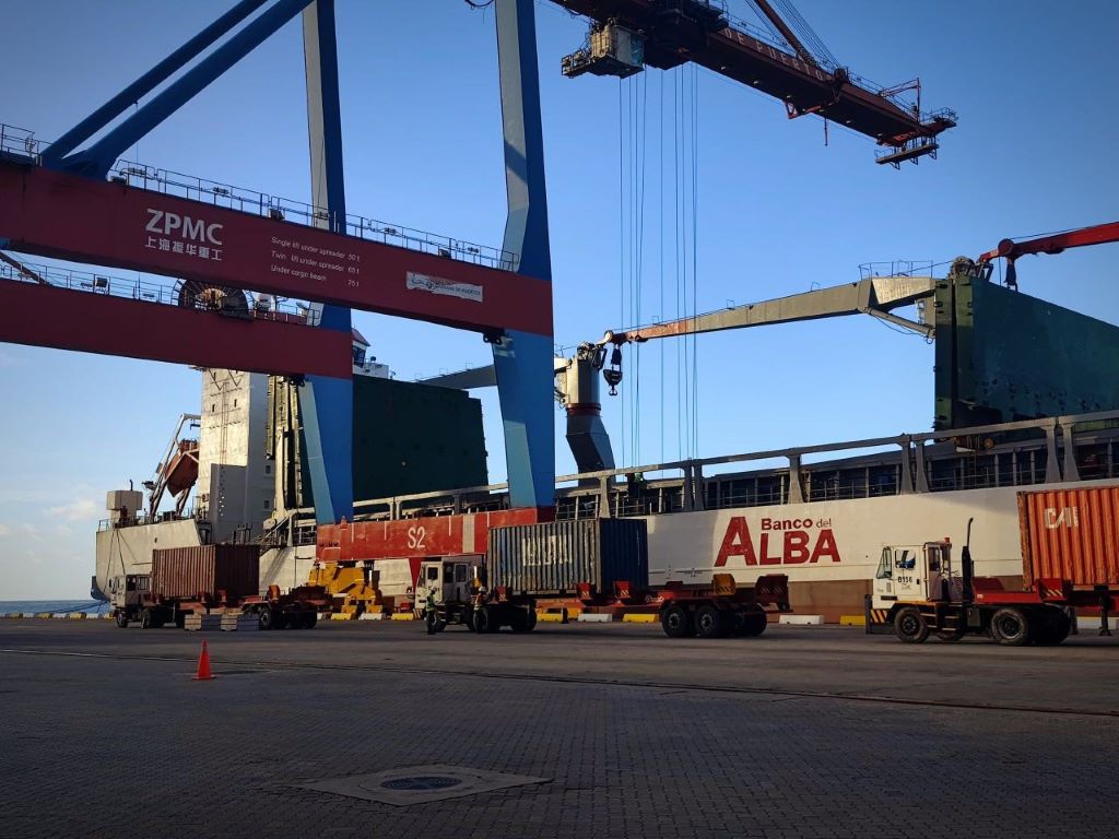 Venezuela envia mais de 5 mil toneladas de suprimentos a Cuba após furacão Melissa