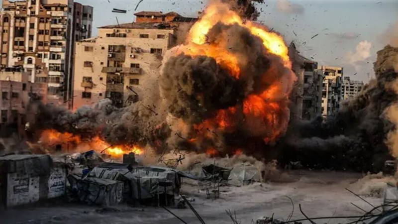 As zonas leste e nordeste da cidade de Khan Younis, no sul da Faixa de Gaza, foram alvo de ataques israelenses com artilharia, tiros e helicópteros de combate