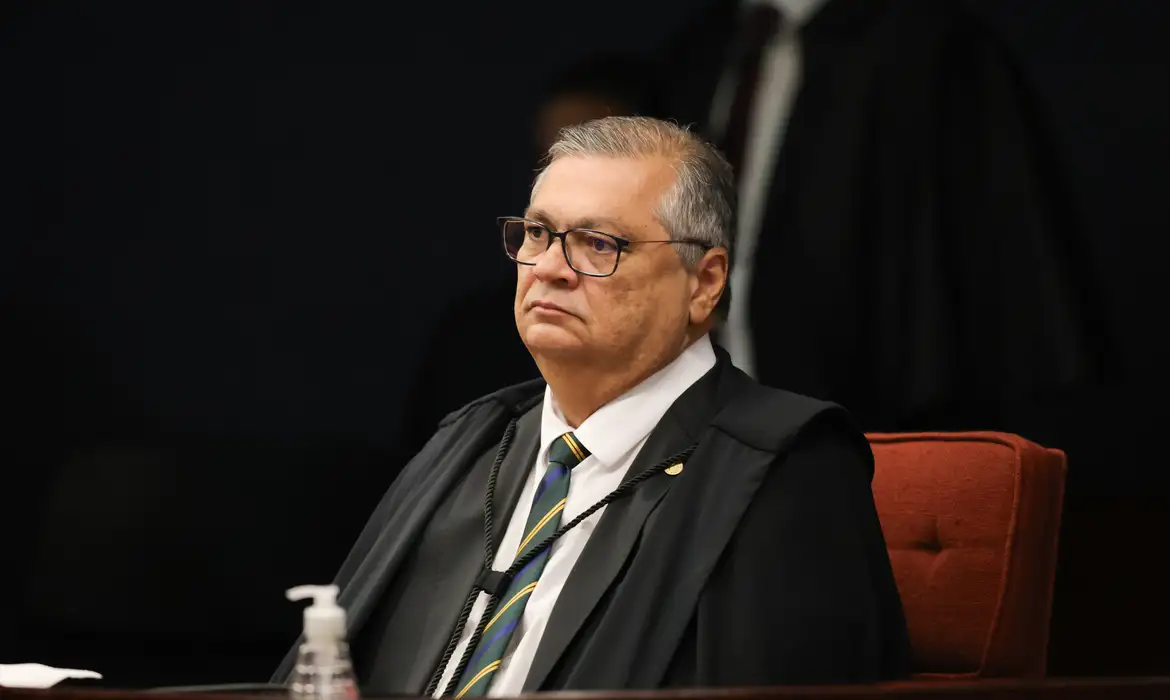 Flávio Dino abre apuração sobre emendas para produtora do filme de Bolsonaro