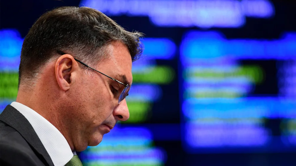 Flávio Bolsonaro admite encontro com Vorcaro após banqueiro ter sido preso