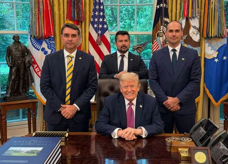 Flávio Bolsonaro vai à Casa Branca e diz ter pedido que Trump classifique PCC e CV como ‘terroristas’