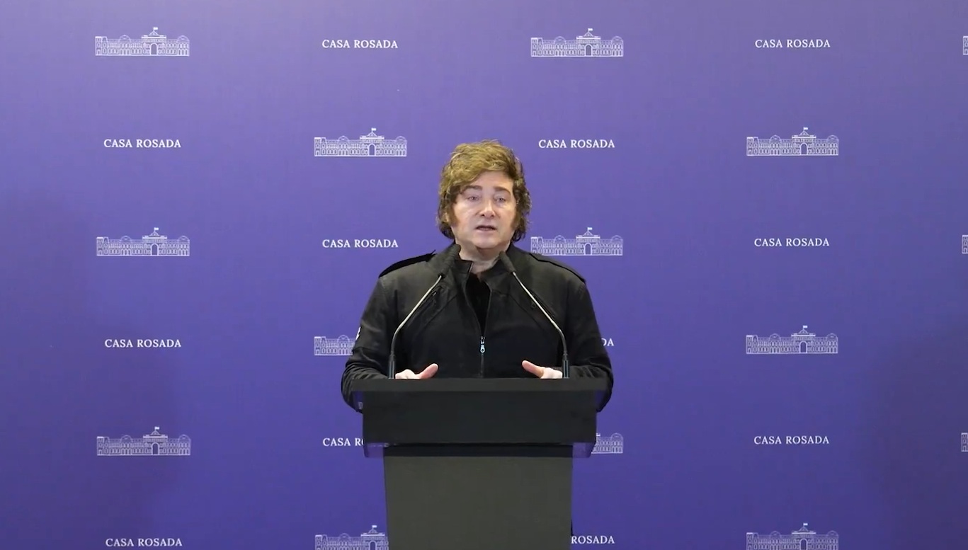Aprovação de Milei despenca após casos de corrupção e agravamento da crise na Argentina