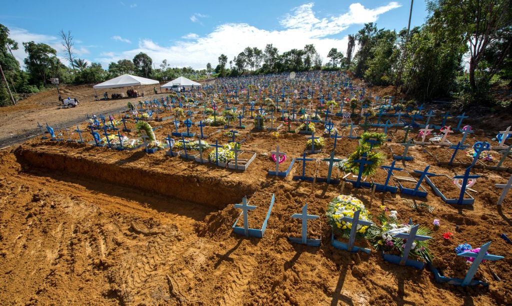 Negacionismo fez brasileiros ‘perderem 3,4 anos de vida’ na pandemia, diz estudo